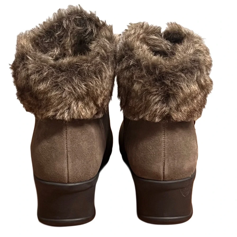 NWOB Easy Spirit Fairlae Leather and Faux Fur Ankle Boots Size 10